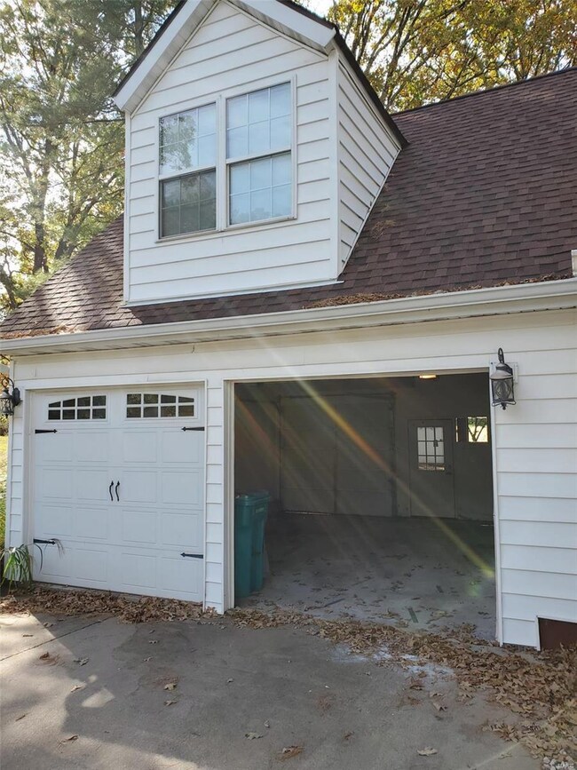 2 CAR GARAGE