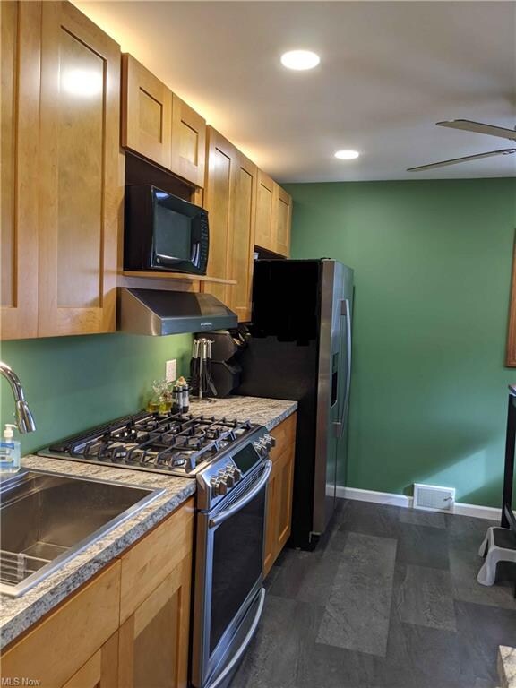 331 Gayle Dr, Sheffield Lake, OH 44054 - photo 6