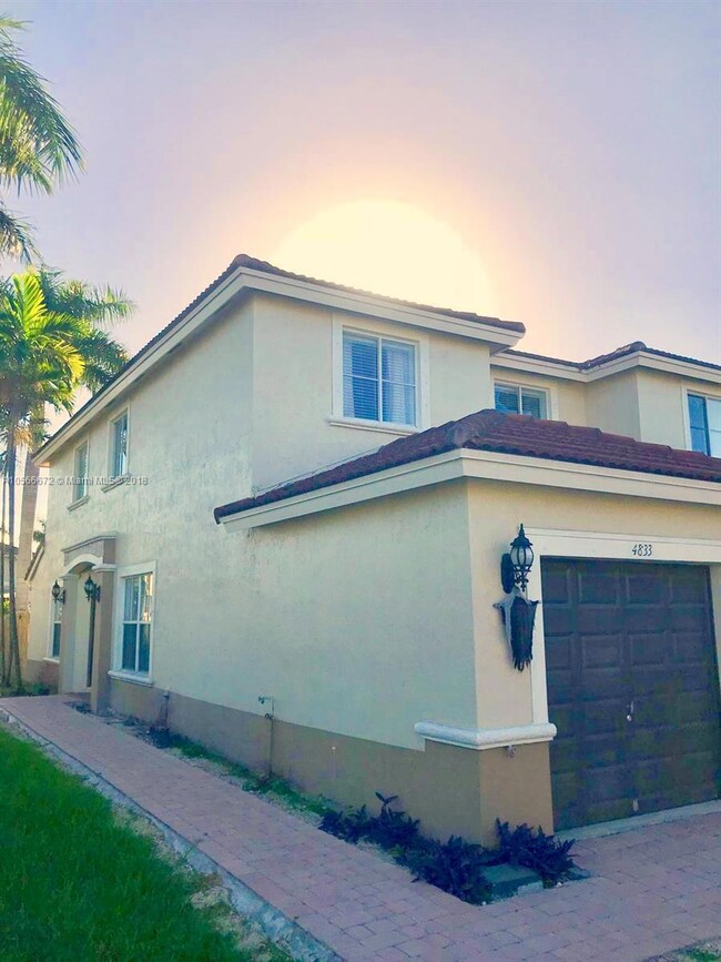 4833 NW 114th Ct, Doral, FL 33178 - photo 2