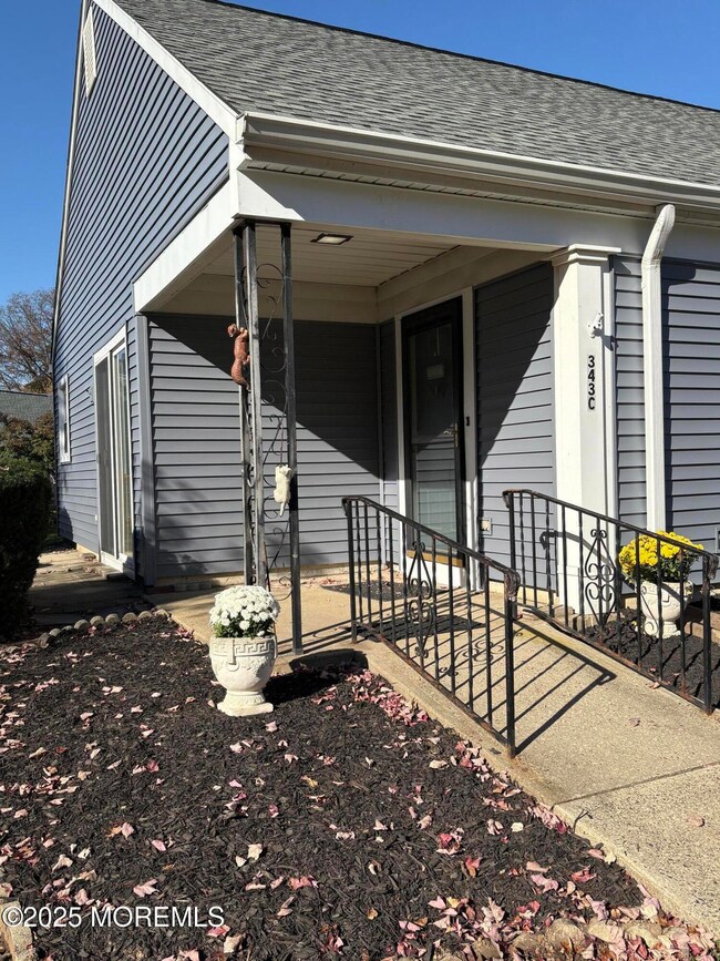 343N Narragansett Ln unit 343C, Monroe Township, NJ 08831 - photo 2