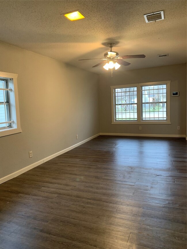 3906 Daphne St, Houston, TX 77021 - photo 7