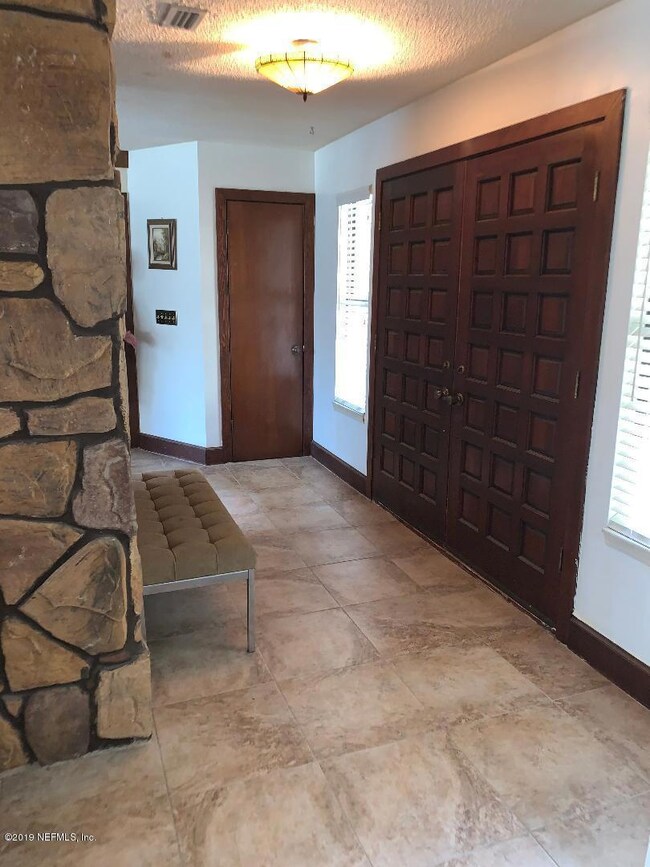 1723 Park Terrace East-Foyer