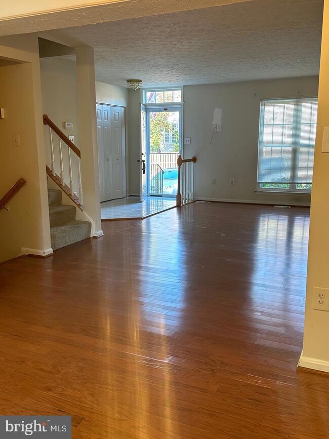 3355 Esquarre Ct, Woodbridge, VA 22193 - photo 2