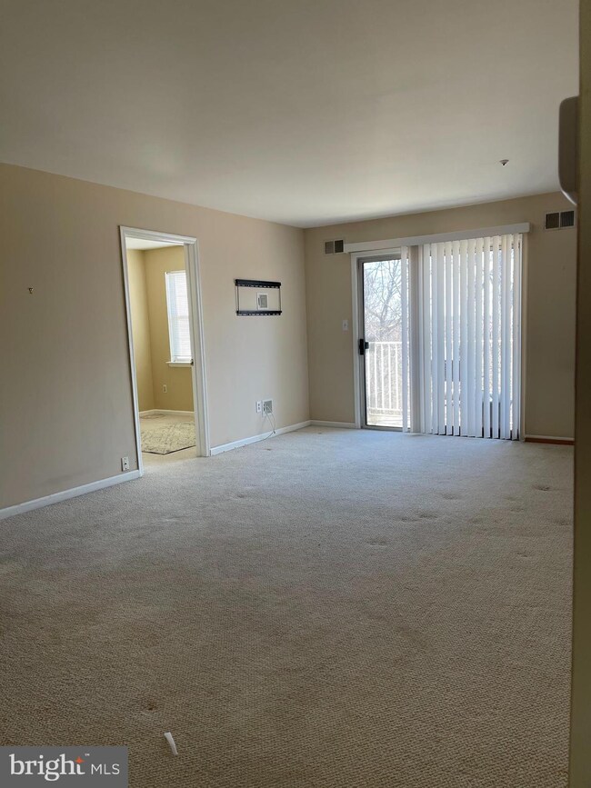 6 Crestview Ln unit BUILDING 1-10 UNIT 6, Mount Arlington, NJ 07856 - photo 3