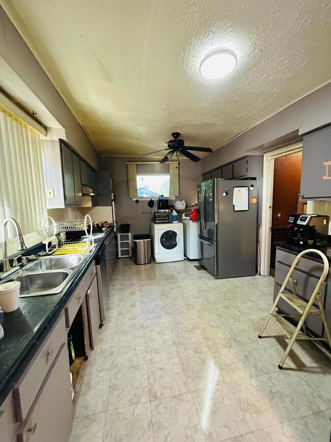 1048 Pierce St, Gary, IN 46402 - photo 4