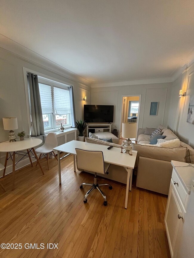 271 Greenwich Ave unit 3C, Greenwich, CT 06830 - photo 4