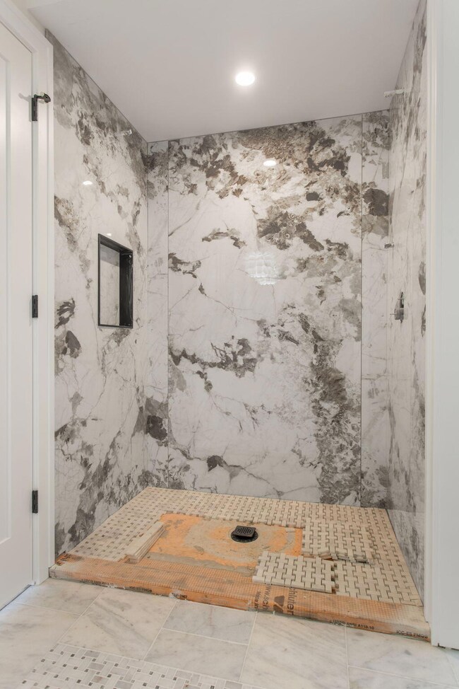 64-web-or-mls-930-w-savidge-st-2