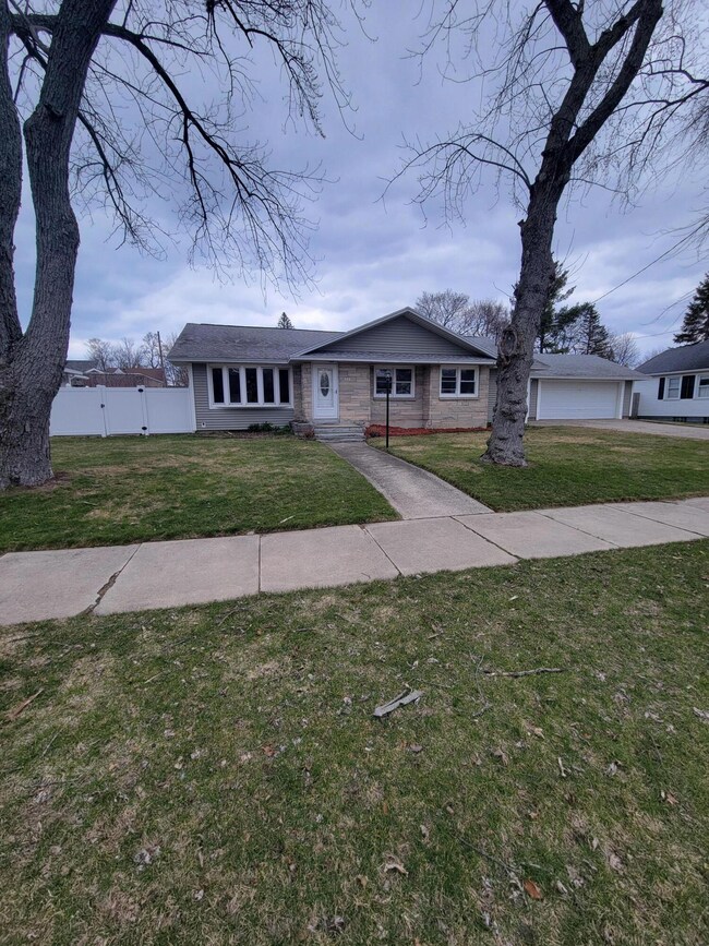 340 7th St, Manistee, MI 49660 - photo 2