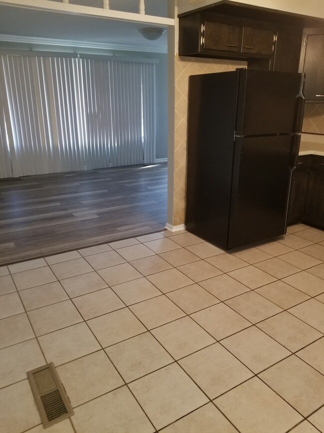 18560 John Ave, Country Club Hills, IL 60478 - photo 5