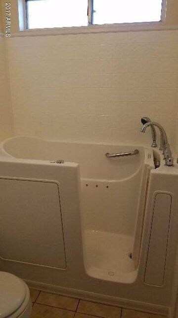 Master Bath Jetted Tub 6