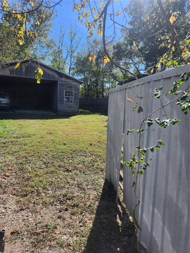 View of yard with an outdoor structure