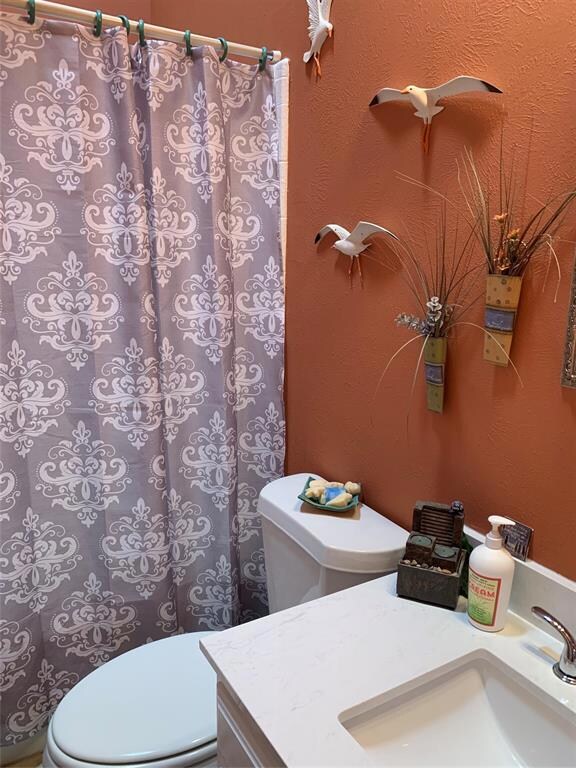 Full bath, for master privacy, a door can be close