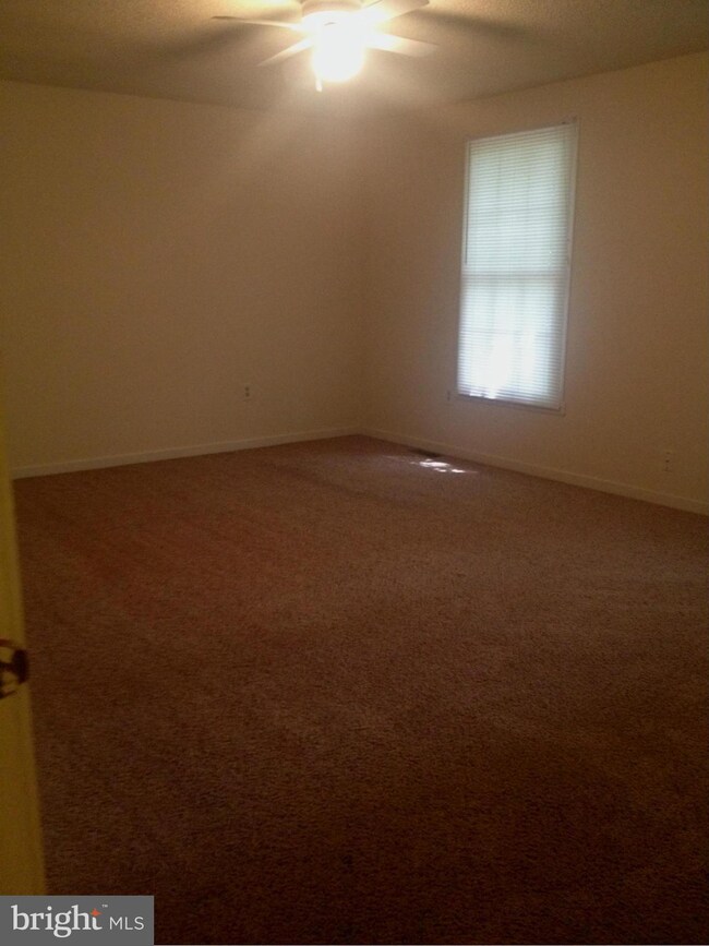 10719 Maple Ridge Dr, Spotsylvania, VA 22553 - photo 5