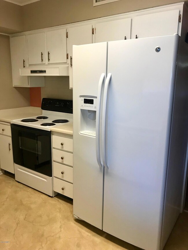 11127 W Desert Butte Dr unit 15C, Sun City, AZ 85351 - photo 3