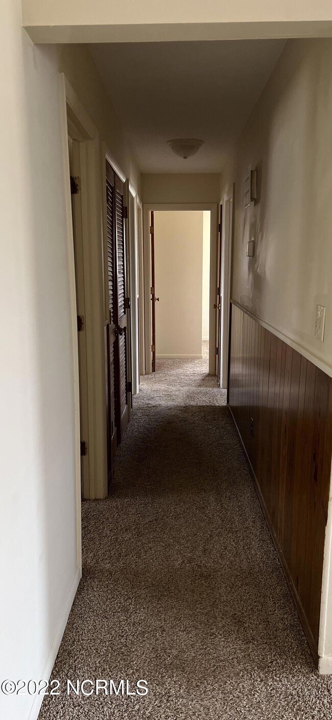 105 Royal Dr, Jacksonville, NC 28546 - photo 6