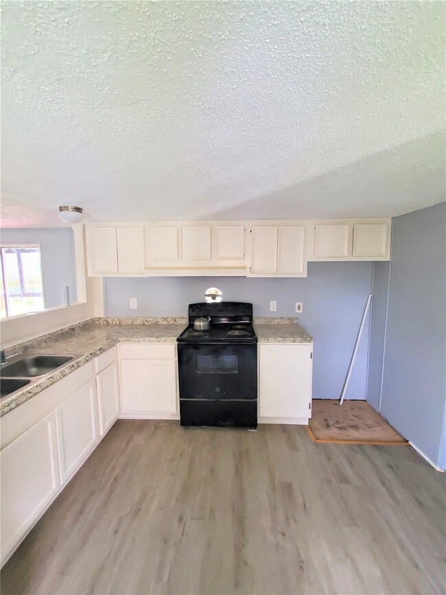 11018 Cora St, Houston, TX 77088 - photo 6