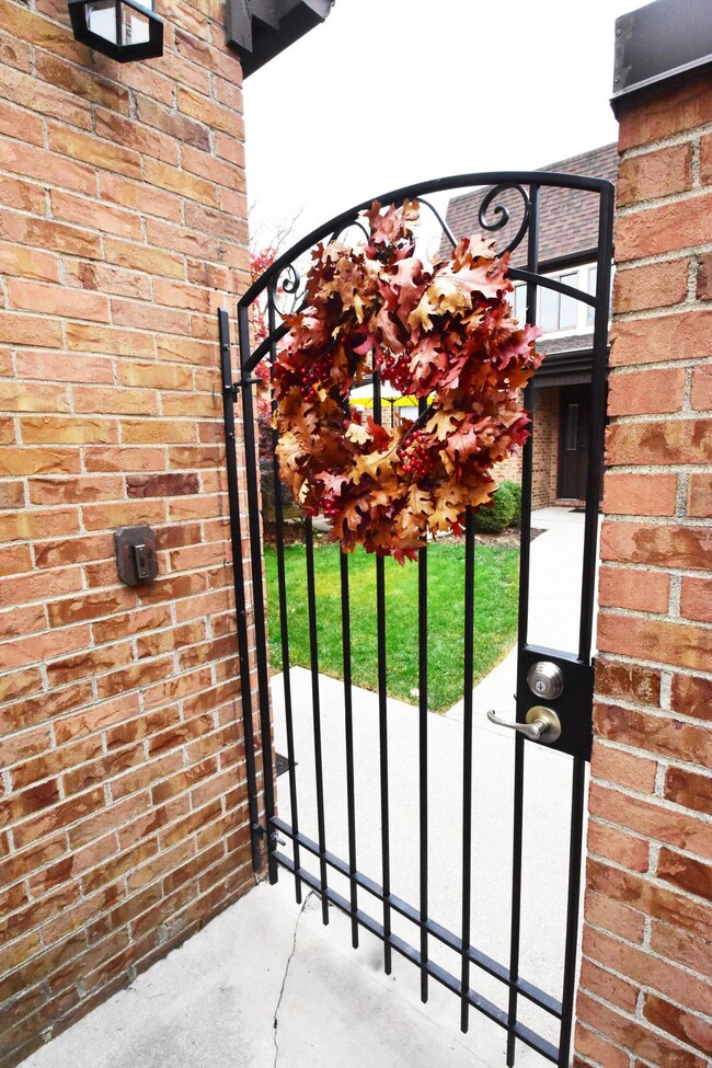 EXTERIOR FRONT 4