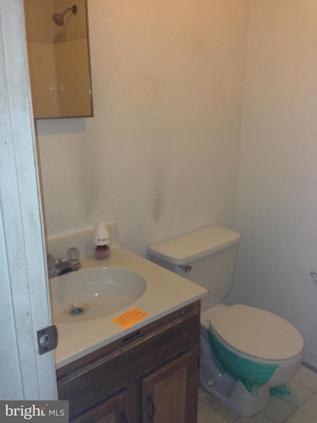 909 Hilldropt Ct, Capitol Heights, MD 20743 - photo 6