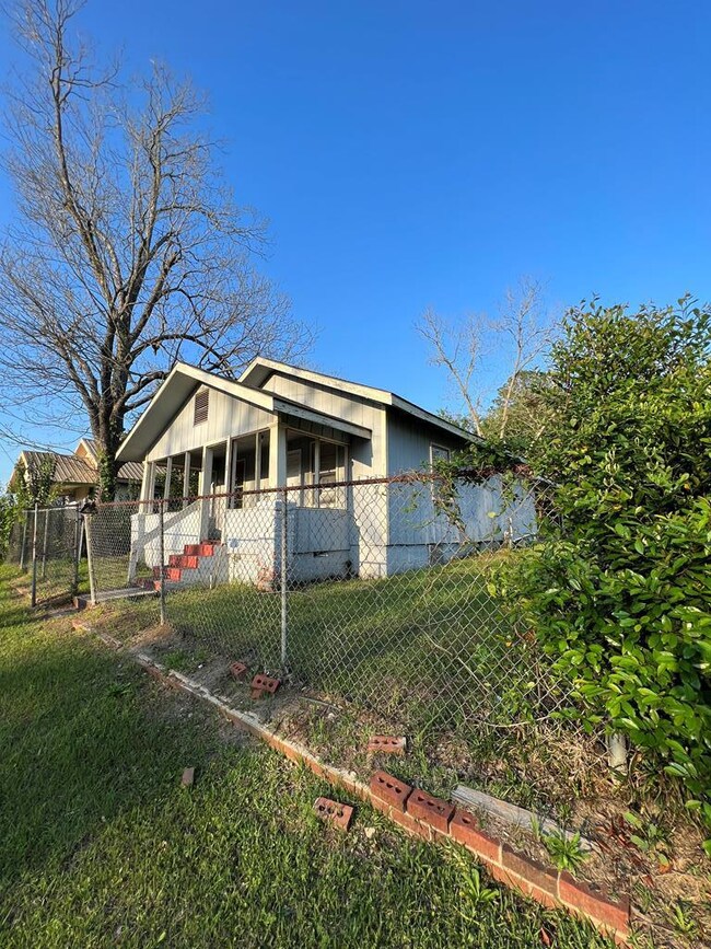 704 S Monitor Dr, Fitzgerald, GA 31750 - photo 3