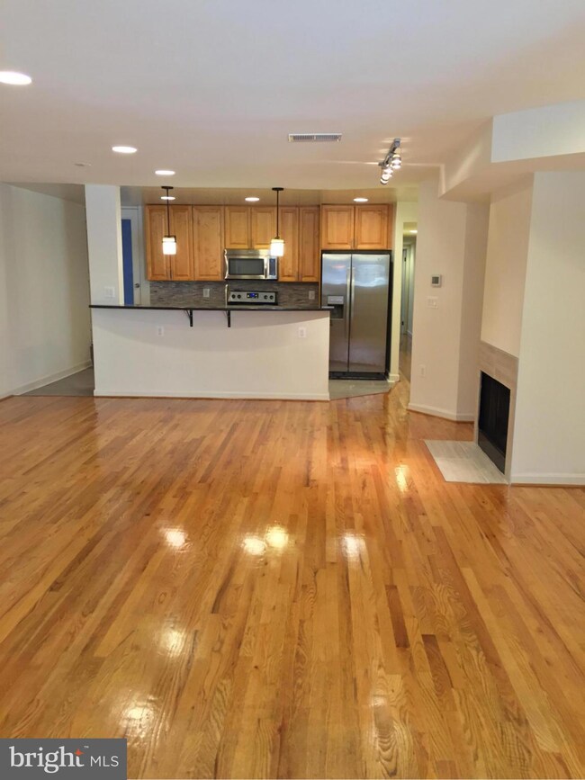 1112 25th St NW unit 1, Washington, DC 20037 - photo 2