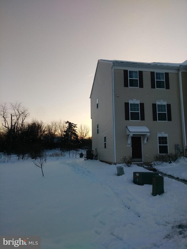 7 Private Ct, Bunker Hill, WV 25413 - photo 2