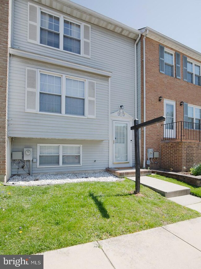 17 Piedmont Ct, Halethorpe, MD 21227 - photo 2