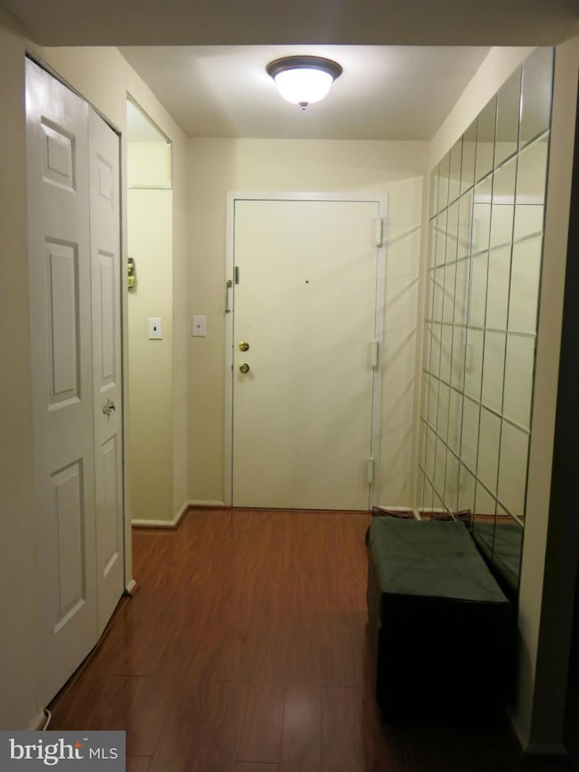 7661 Provincial Dr unit 208, West McLean, VA 22102 - photo 2