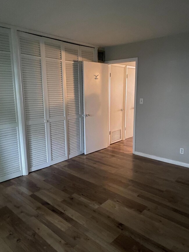 Southbridge Condominiums unit 1080, West Palm Beach, FL 33405 - photo 5