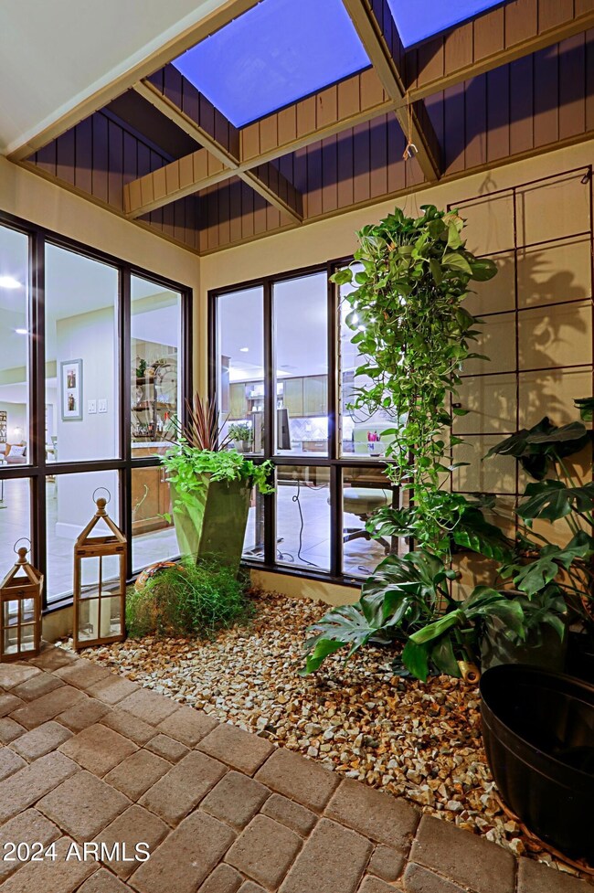 Front 8 - Atrium 2