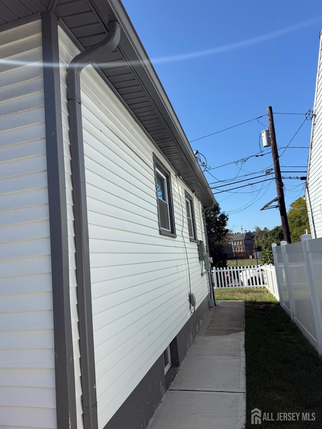 37 Hazelhurst St, New Brunswick, NJ 08901 - photo 3