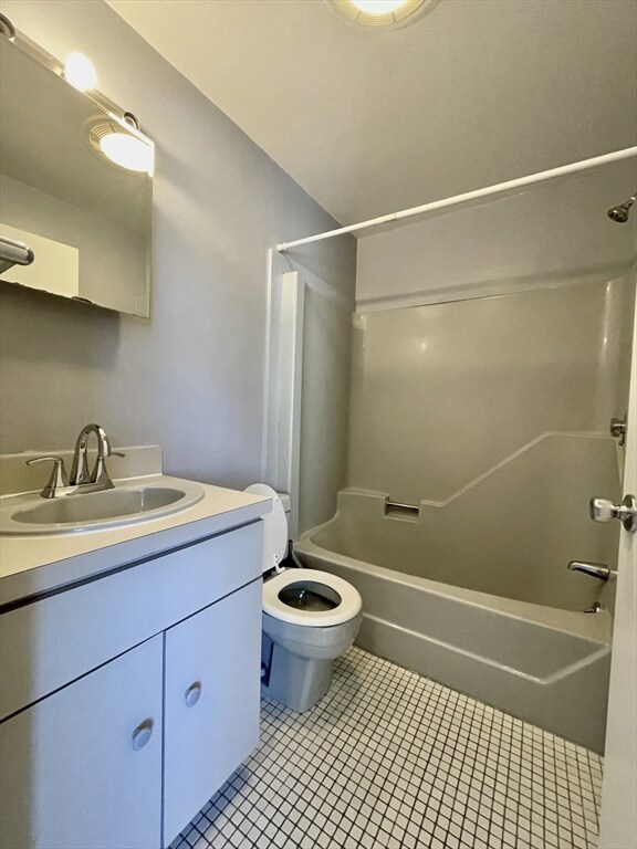 59 Swan St unit 2L, Everett, MA 02149 - photo 7