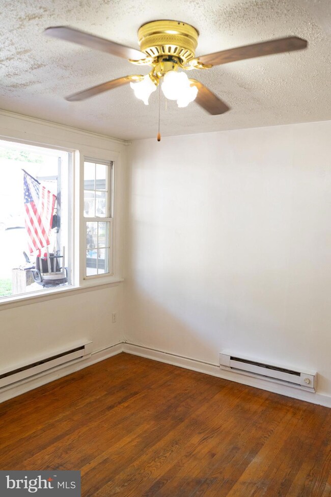 292 N Washington St unit 103, Berkeley Springs, WV 25411 - photo 4