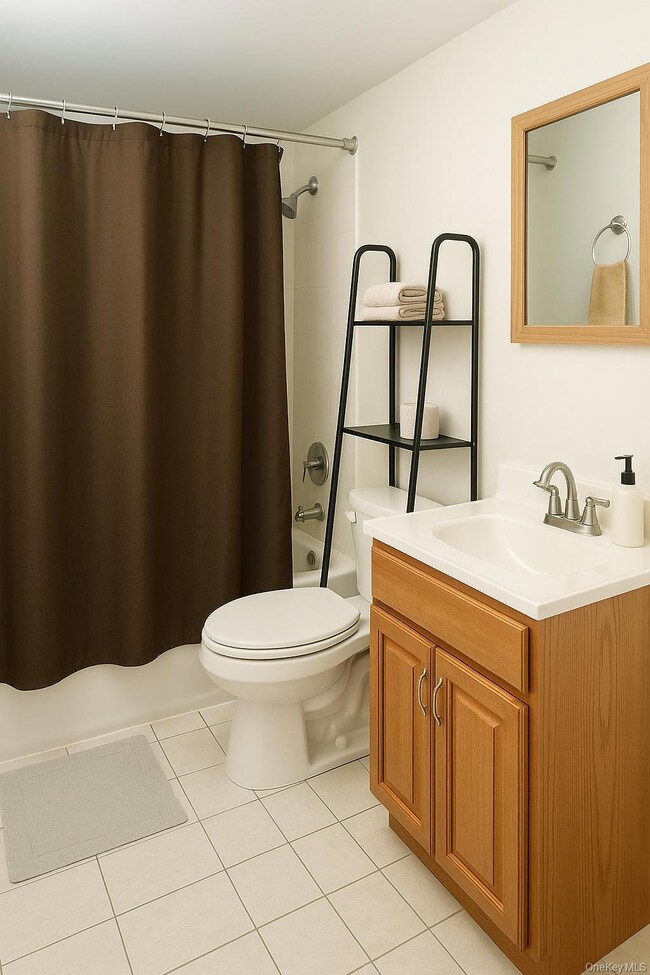 10 Village Ln, Selden, NY 11784 - photo 5