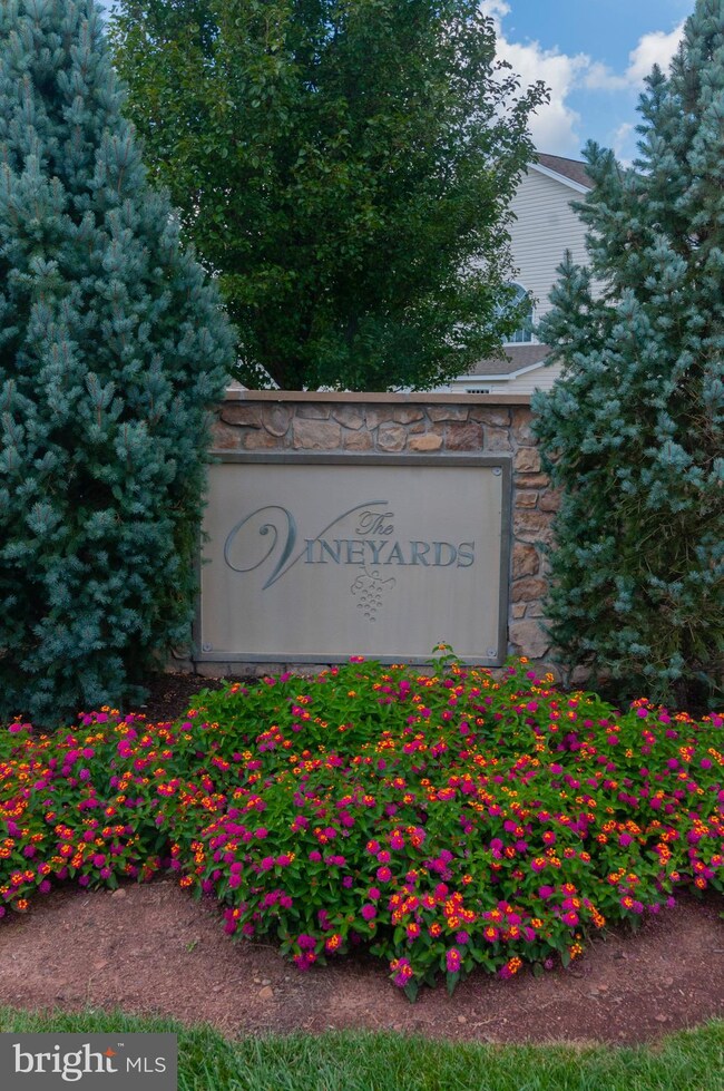 1080 Bordeaux Ln, Pennsburg, PA 18073 - photo 3