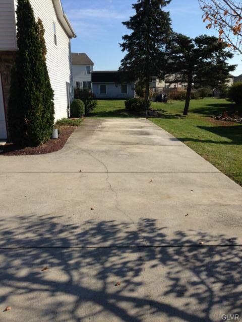 4514 Nile Dr, Whitehall, PA 18052 - photo 3