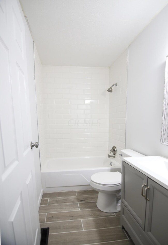1st Floor Bath