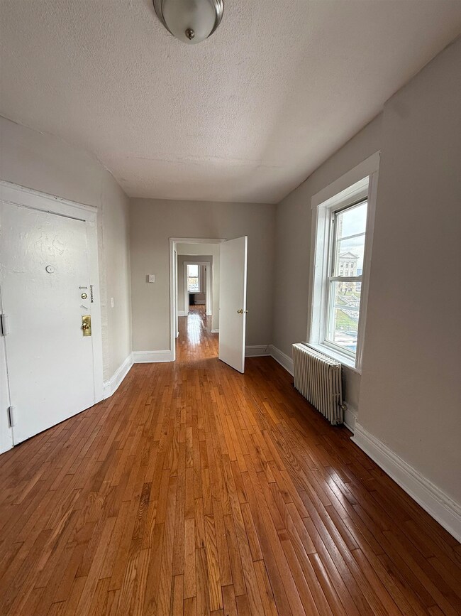 467 Pavonia Ave unit 4L, Jersey City, NJ 07306 - photo 4