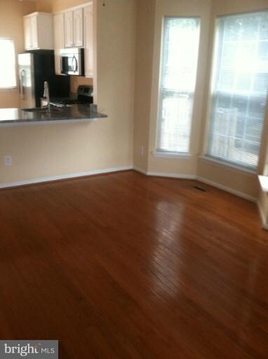 4190 Ashmere Cir, Dumfries, VA 22025 - photo 3