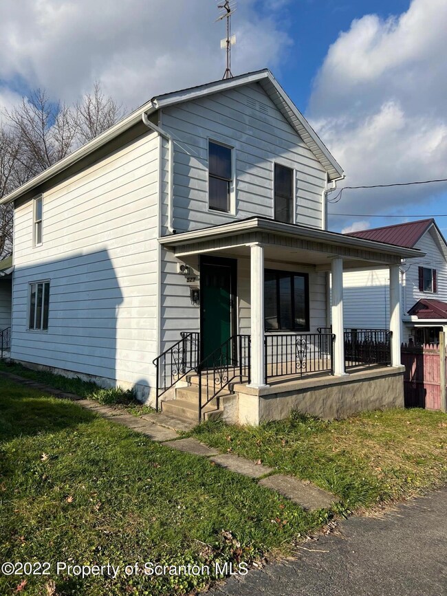 527 Donnelly St, Duryea, PA 18642 - photo 7