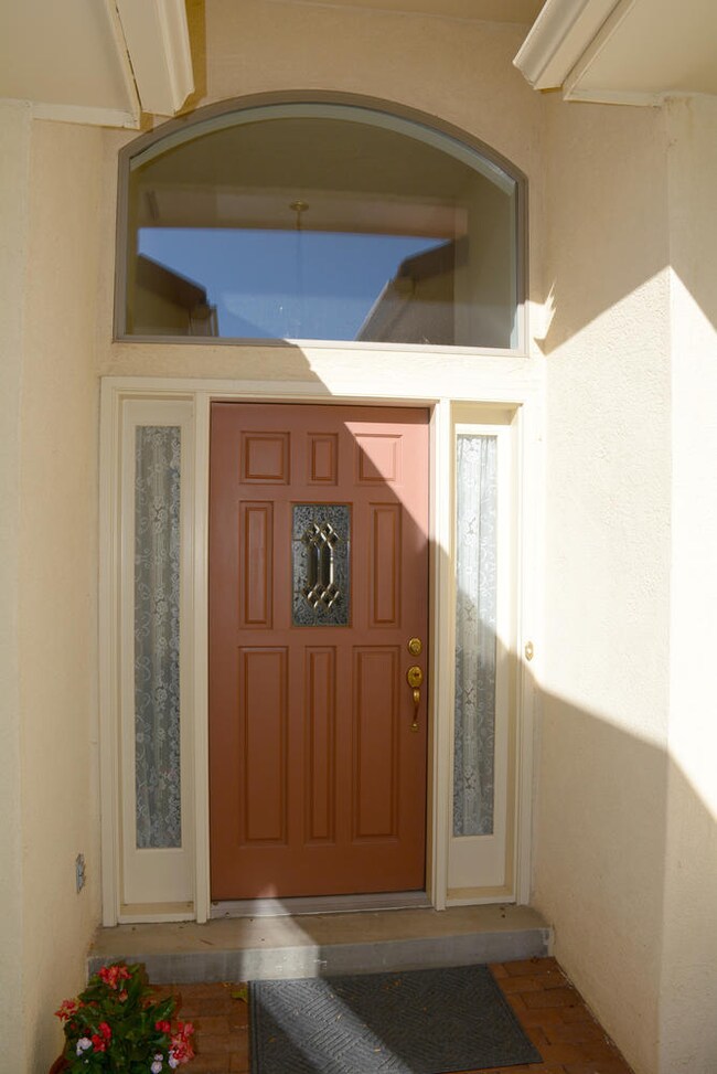 11517 Sky Valley Way-large-006-Covered E