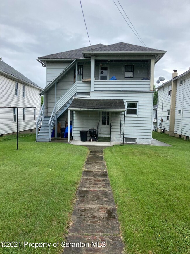 621 E Elm St, Scranton, PA 18505 - photo 3