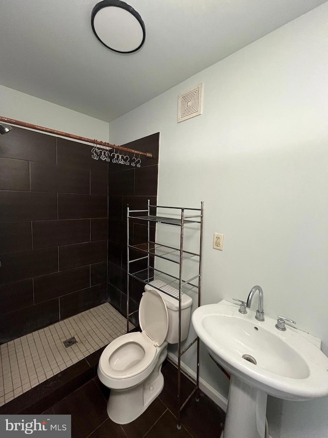 425 N 41st St unit 2ND FL FRONT, Philadelphia, PA 19104 - photo 2