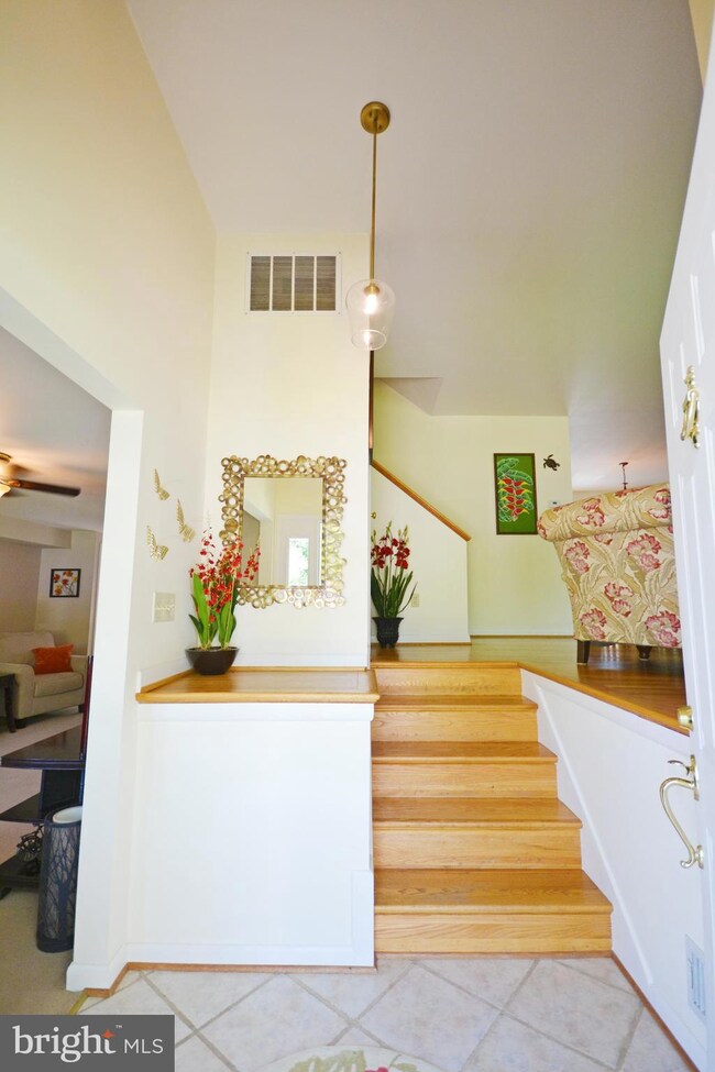 8823 Vernon View Dr, Alexandria, VA 22308 - photo 2