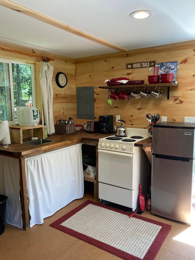 413 E Deering Rd, Deering, NH 03244 - photo 6