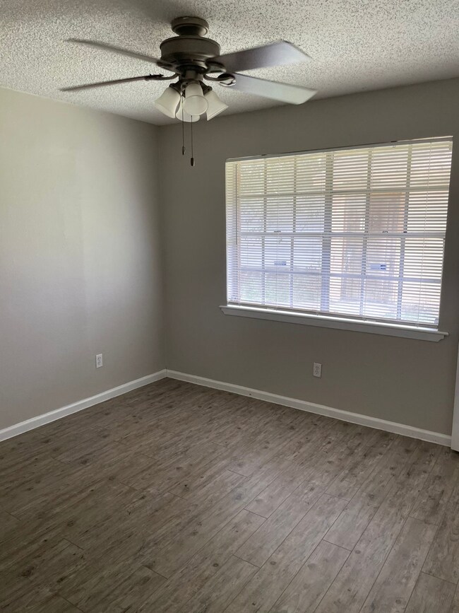 1667 Northwood St unit 1667, Houston, TX 77009 - photo 5