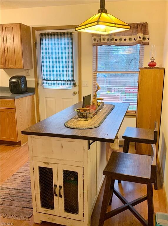 Current owner uses an island in the dinning area. 