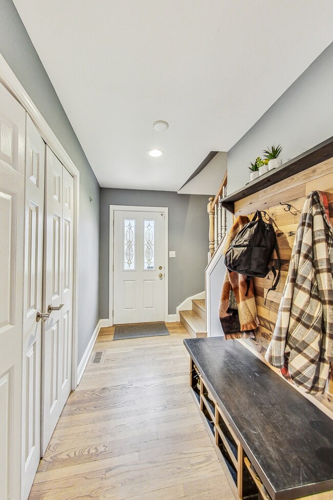 4308 Oaksbury Ln, Rolling Meadows, IL 60008 - photo 6