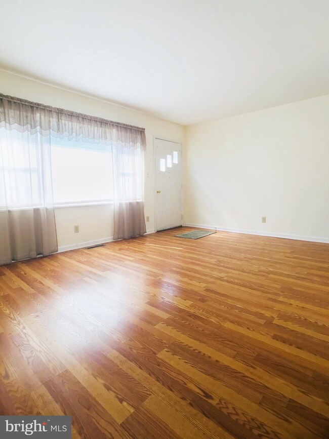 29 Oak Ct, Annapolis, MD 21401 - photo 2