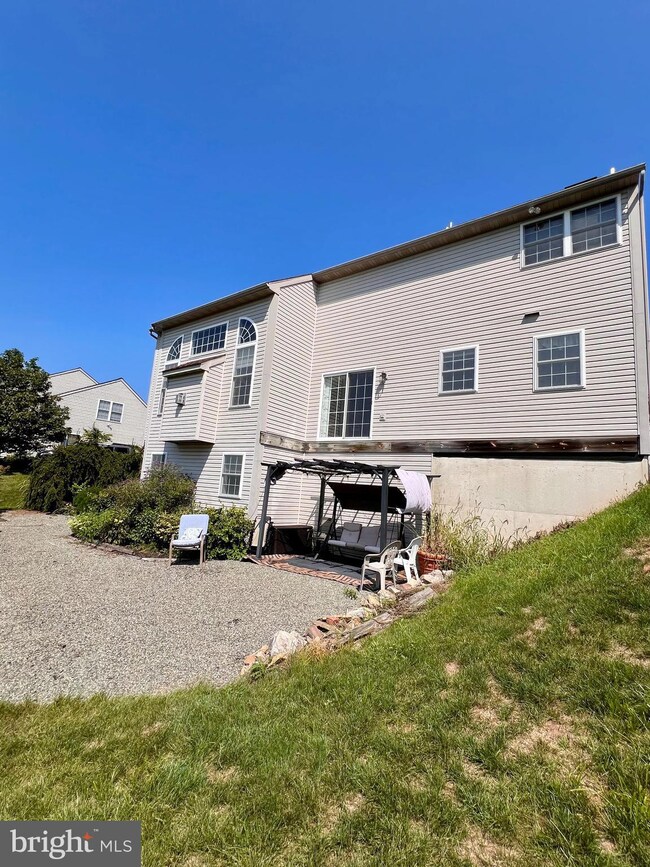 704 Farmingdale Dr, Douglassville, PA 19518 - photo 2