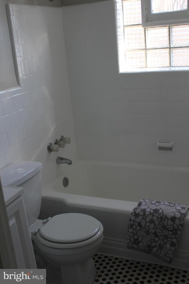 243 Mallow Hill Rd unit 2, Baltimore, MD 21229 - photo 6